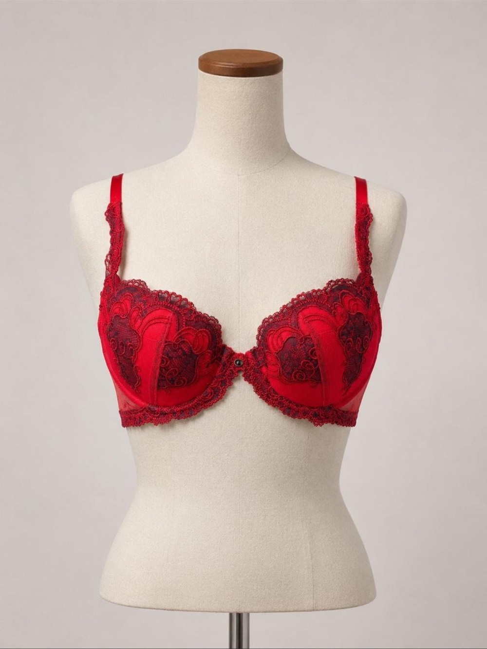 Red Lace Underwire Bra with Decorative Embroidery